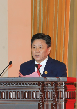 新疆中泰化學(xué)股份有限公司董事長王洪欣作經(jīng)驗(yàn)交流